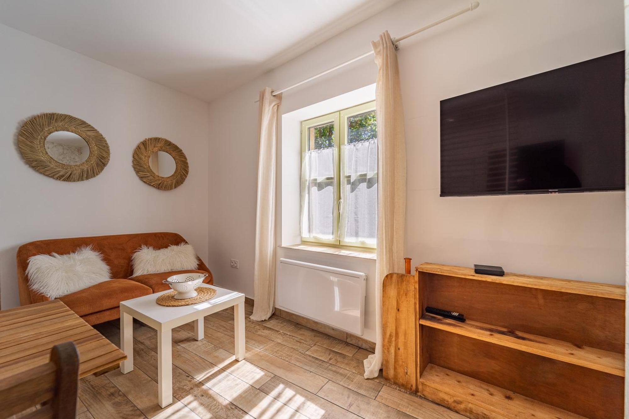 Cosy Room'S Frontonas Exterior photo
