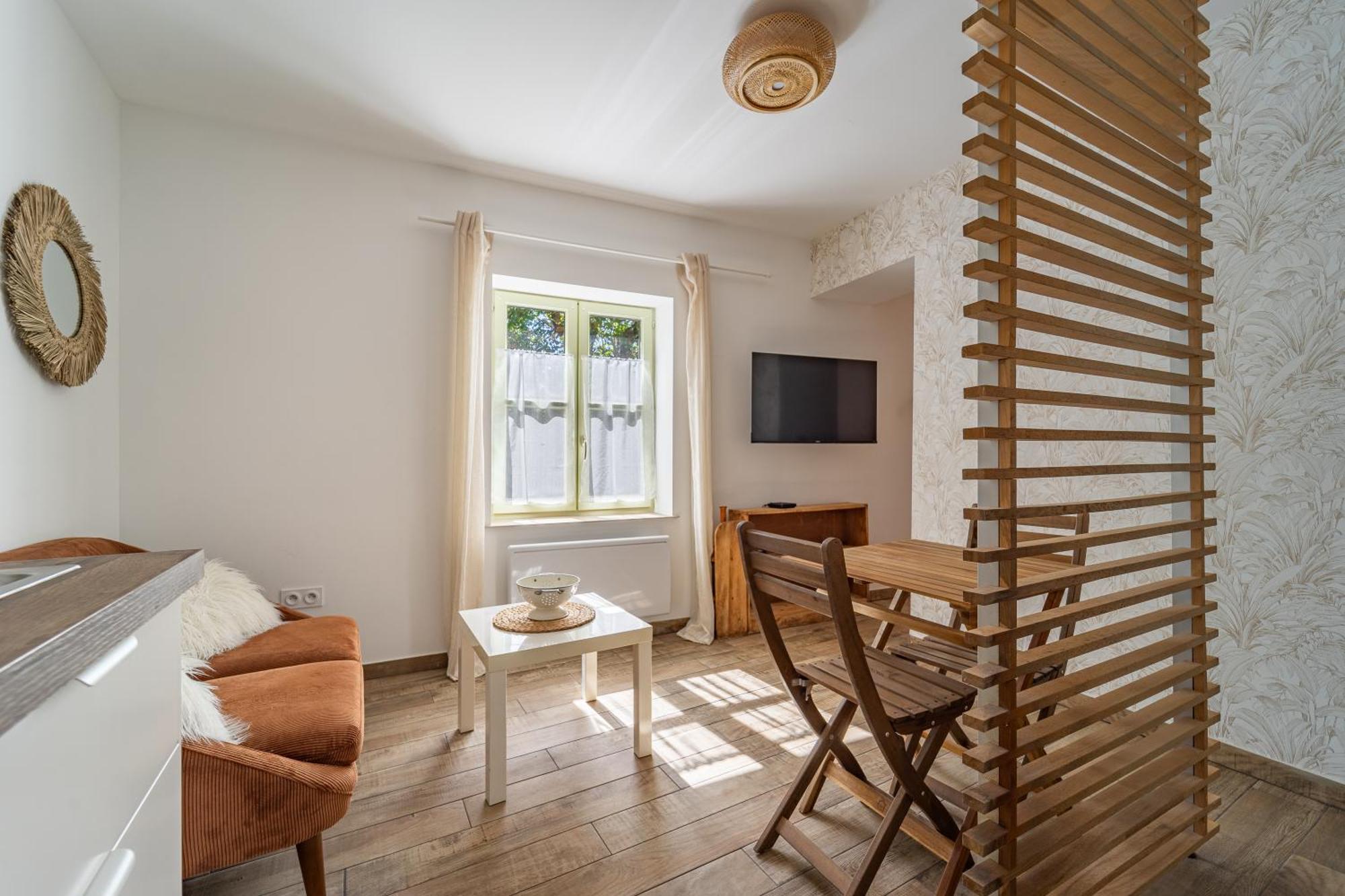 Cosy Room'S Frontonas Exterior photo